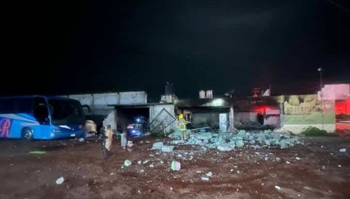 Explosión de tres tanques de gas destruye vivienda en Tulancingo