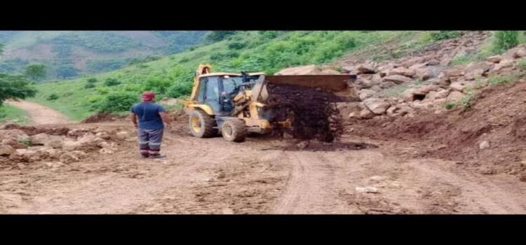Reportan derrumbes en carreteras y caminos, tras lluvias en Hidalgo