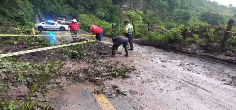 Lluvias dejan derrumbes y desbordamiento de arroyos en 34 municipios de Hidalgo