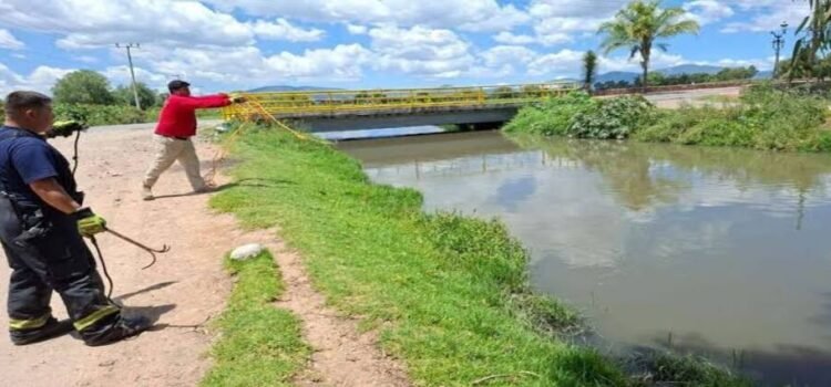 Auto cae al canal Requena en Hidalgo; mueren dos adultos y sigue la búsqueda de un niño de ocho años