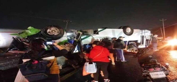 Volcadura de autobús de pasajeros deja al menos 20 heridos en Hidalgo