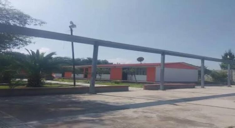 Roban escuelas durante vacaciones de verano