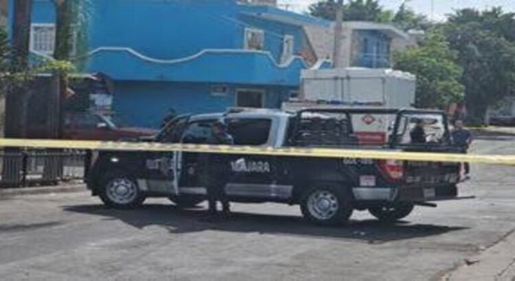 Muere hombre atropellado por su propia camioneta