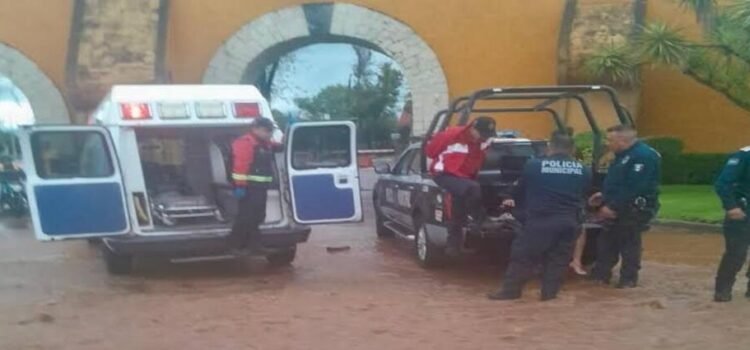 Rescatan a hombre arrastrado por corriente de agua en Hidalgo; no presenta lesiones graves