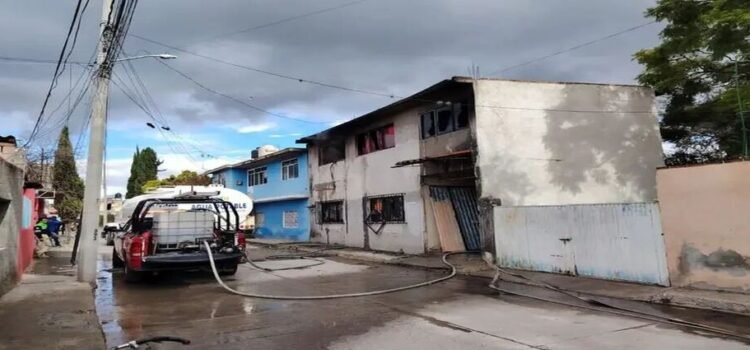 Vecinos incendian casa de presuntos delincuentes tras meses de denuncias