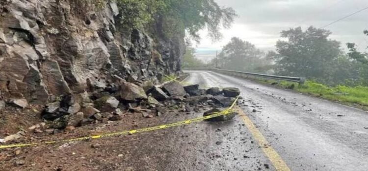 Lluvias provocan derrumbes en varios municipios de Hidalgo