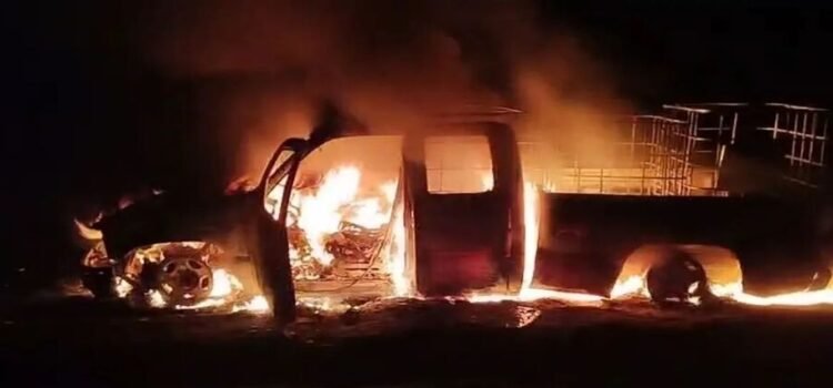 Estalla camioneta conectada a presunta toma clandestina en Hidalgo