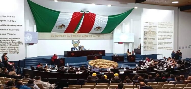 Inician desmantelamiento del Salón de Plenos de Congreso de Hidalgo