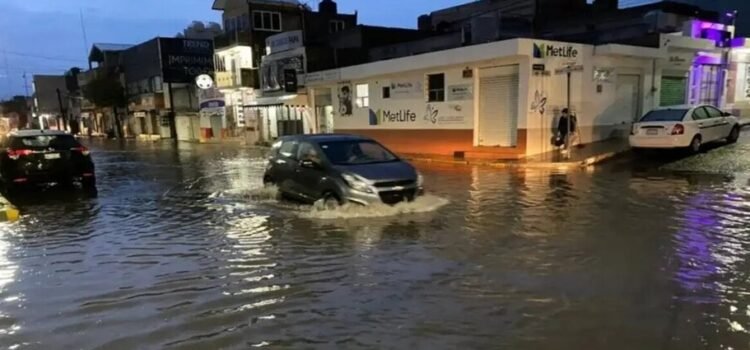 Lluvias desbordan ríos en Hidalgo causando graves inundaciones en 7 municipios