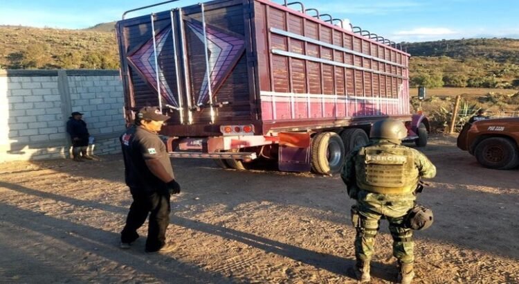 Aseguran predio desde el que huachicoleros ordeñaban combustible en Hidalgo