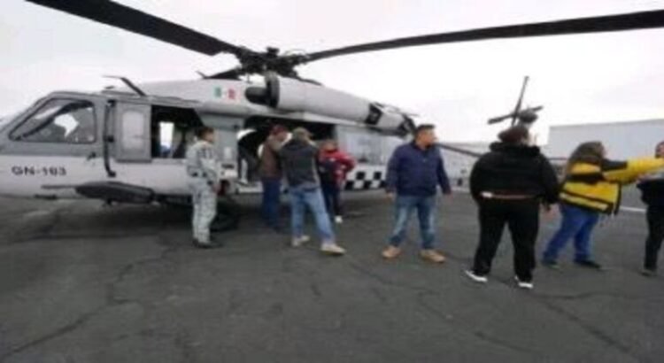 Rentan helicóptero para llevar víveres a damnificados de Joquela, Hidalgo