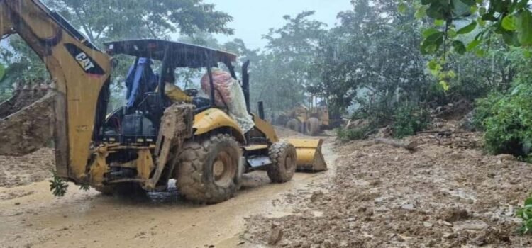 Avanza 44 por ciento la liberación de caminos afectados por lluvias en Hidalgo Avanza 44 por ciento la liberación de caminos afectados por lluvias en Hidalgo