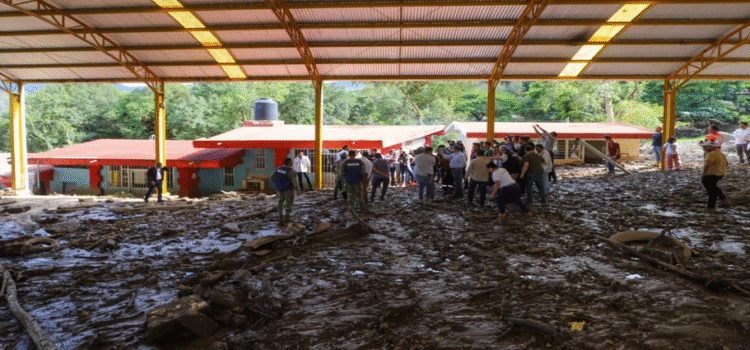 Inundaciones dañaron 821 escuelas en 5 estados