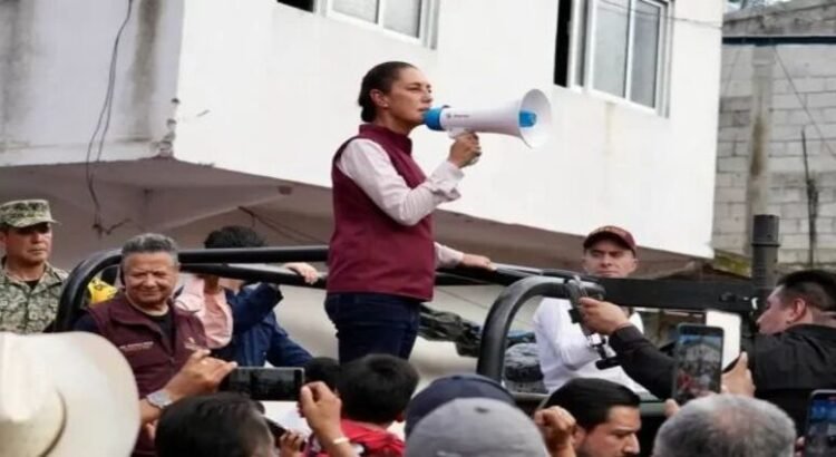 Claudia Sheinbaum recorre zonas siniestradas en la sierra de Hidalgo