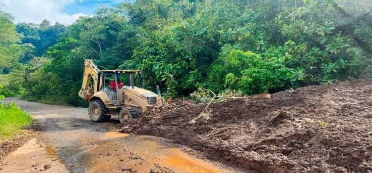 Liberación de caminos afectados por lluvias en Hidalgo supera el 50 por ciento y reducen comunidades incomunicadas