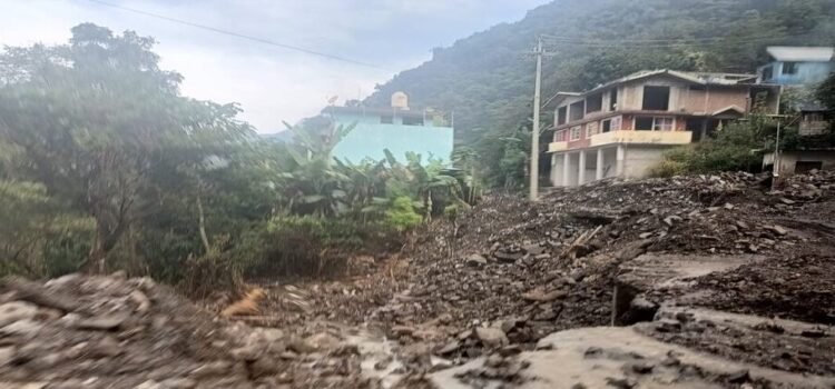 Contabilizan mil 400 viviendas con daños irreparables tras derrumbes por lluvias en Hidalgo