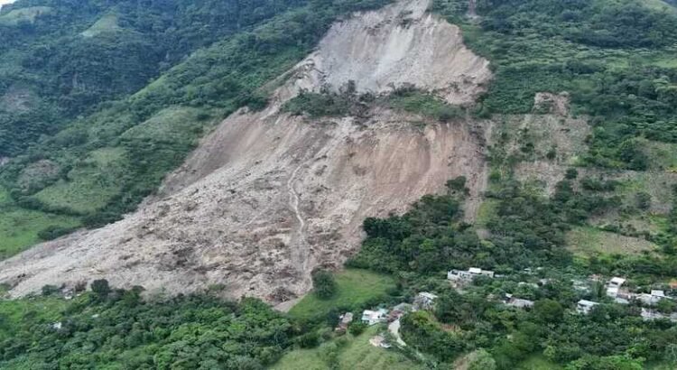 Alertan por agrietamientos y riesgo de deslaves en Hidalgo