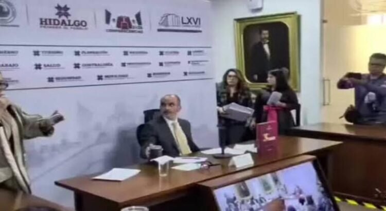 Interrumpen comparecencia del procurador de Hidalgo
