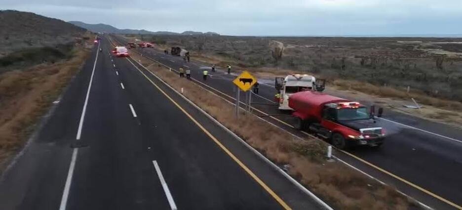 Volcadura de pipa con turbosina provoca derrame y movilización de emergencia en Hidalgo