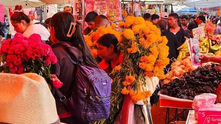 Tianguis de Día de Muertos en Tulancingo cumple 30 años como fuente de ingresos para comerciantes